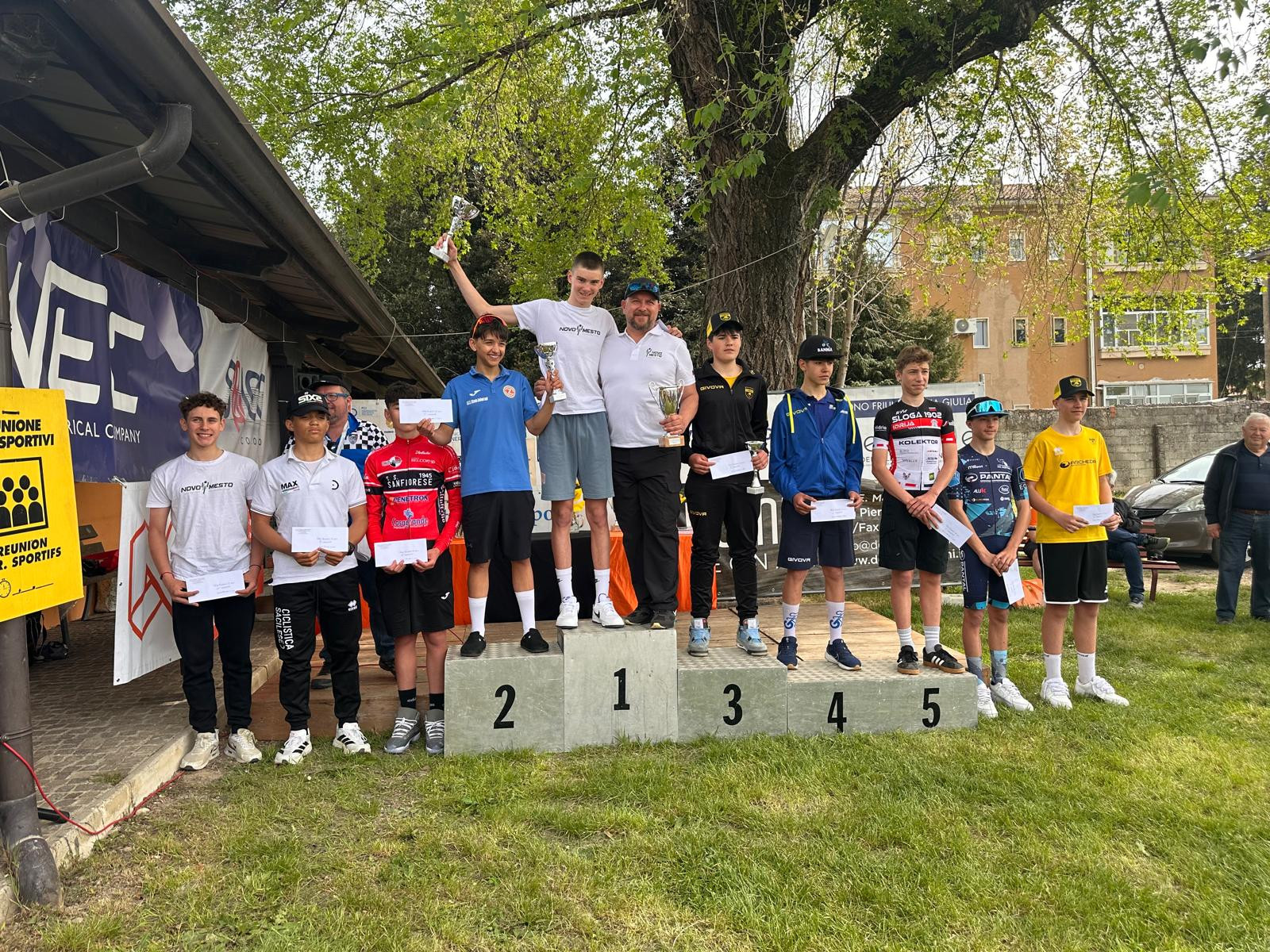 DEČKI EKIPNI ZMAGOVALCI V ITALIJI, TEVŽ MEH NAJBOLJŠI MED DEČKI A